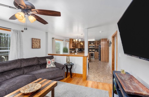 Watkins Glen Maison | 4 BR Home w/ Game Room. 3 Min from WGI & minutes from Wine Trail.