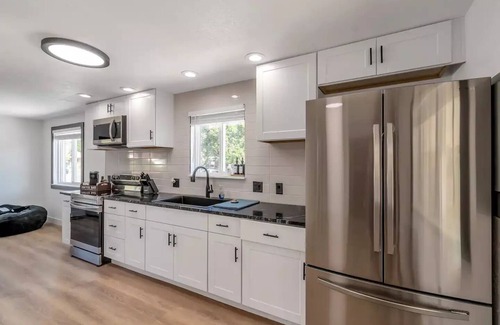 Lakewood Maison | 4 BR home with game room & large backyard to entertain Centrally located Near DT
