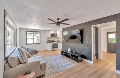 Lakewood Maison | 4 BR home with game room & large backyard to entertain Centrally located Near DT