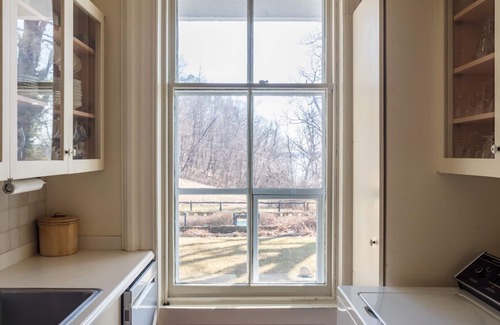 Germantown Maison | 4 Br, Hudson River Manor on 65 acres, with pool