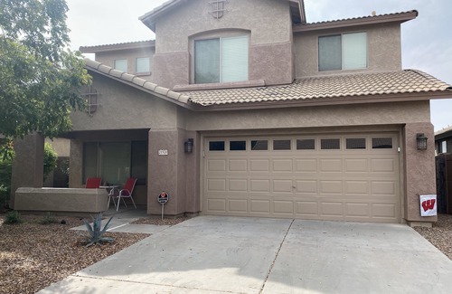 Maricopa Maison | Nouveau 4 Br + loft 2000 SQ Dog friendly home with ***** Heated Pool **********