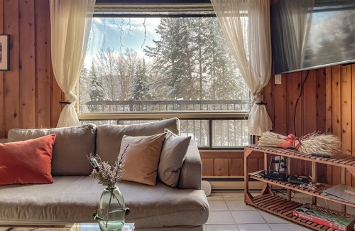 Les Pays-d'en-Haut Regional County Municipality Chalet De Ski | 4 Br Luxury St-Sauveur Chalet & Pool, Swim Spa, fireplace, close to Ski resort