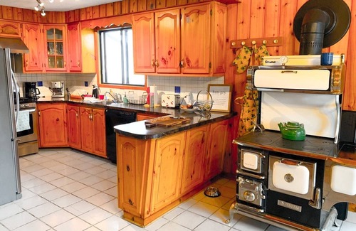 Les Pays-d'en-Haut Regional County Municipality Chalet De Ski | 4 Br Luxury St-Sauveur Chalet & Pool, Swim Spa, fireplace, close to Ski resort