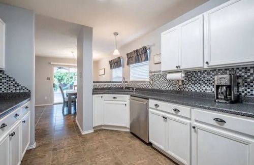 Heritage Maison | 4 BR Oasis pool house - BMT Lackland & SeaWorld