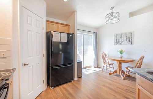 Mountain Home Maison | 4 BR, Pet Friendly, Laundry, Garage, Large Yard