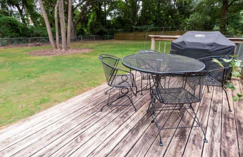 Athens Maison | 4 BR Sleeps 10 Near UGA & Downtown