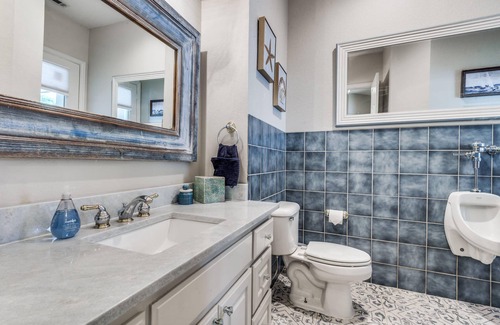 Lakewood Village Maison | 4-BR Waterfront | Pool, Kayak, Paddleboard & More
