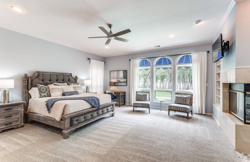 Lakewood Village Maison | 4-BR Waterfront | Pool, Kayak, Paddleboard & More