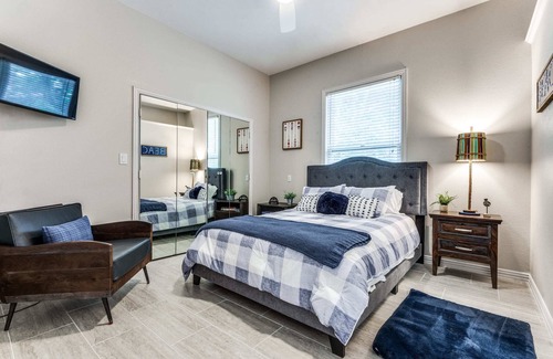 Lakewood Village Maison | 4-BR Waterfront | Pool, Kayak, Paddleboard & More