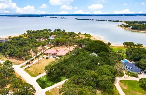 Lakewood Village Maison | 4-BR Waterfront - Pool Kayak Paddleboard & More