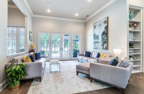 Lakewood Village Maison | 4-BR Waterfront - Pool Kayak Paddleboard & More