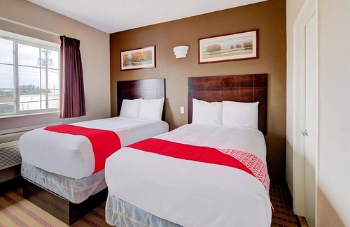 Dilley Maison | 4 Budget-Friendly Units! Short Drive to Fireman’s Park, Free Breakfast!