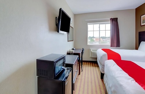 Dilley Maison | 4 Budget-Friendly Units! Short Drive to Fireman’s Park, Free Breakfast!