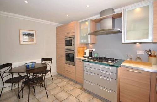 Midhurst Maison | 4 Chartwell Mews - une maison de ville qui dort 7 personnes dans 4 chambres