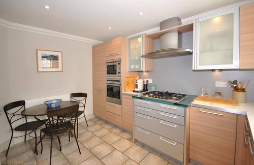 Midhurst Maison | 4 Chartwell Mews - une maison de ville qui dort 7 personnes dans 4 chambres