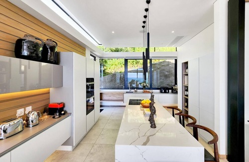 Bantry Bay Appartement | 4-Floor Bantry Bay Villa with Stunning Views