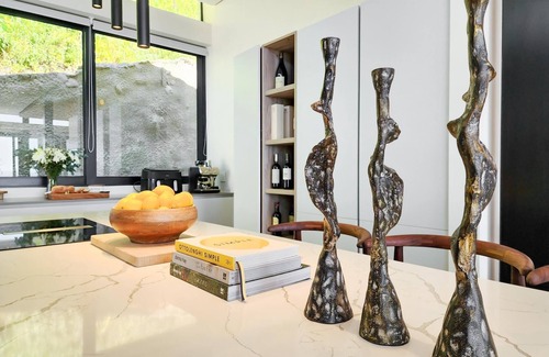 Bantry Bay Appartement | 4-Floor Bantry Bay Villa with Stunning Views
