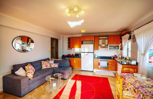Paralia Platanou Maison | 4' from the sea family house in a garden with lawn and trees