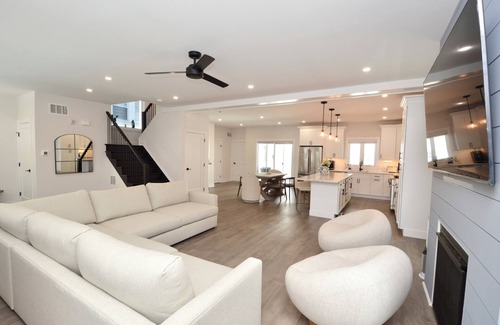 Atlantic City Maison | 4 houses from beach; Outside pool; Elevator Access; Less than 3 yrs old