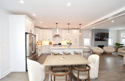 Atlantic City Maison | 4 houses from beach; Outside pool; Elevator Access; Less than 3 yrs old