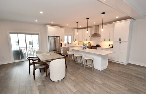 Atlantic City Maison | 4 houses from beach; Outside pool; Elevator Access; Less than 3 yrs old