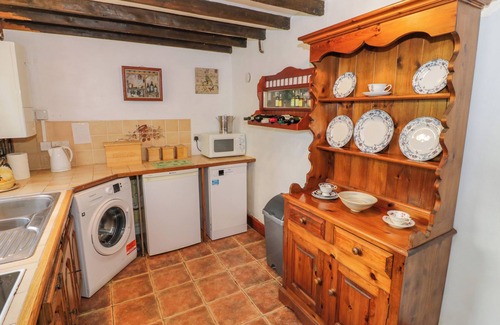 Bourton Cottage | 4 LANSDOWN COTTAGES, pet friendly in Bourton-On-The-Water