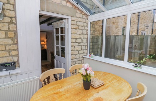 Bourton Cottage | 4 LANSDOWN COTTAGES, pet friendly in Bourton-On-The-Water