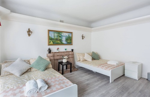 Forest Hill Maison | >4 Large room, >2 Double bed room House> Near Station> London