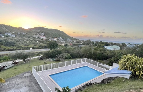 Marigot Appartement | Appartement 4 couchages vue mer dans résidence avec piscine