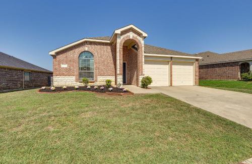 South Arlington Maison | 4 Mi to ATandT Stadium Home with BBQ in Grand Prairie