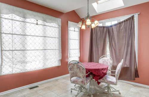 Herndon Maison | 4 Mi to Dulles Airport Spacious D C Area Home