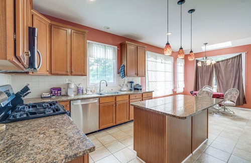 Herndon Maison | 4 Mi to Dulles Airport: Spacious D.C. Area Home