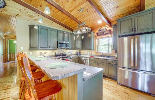 Newland Maison | 4 Mi to Grandfather Mountain Cabin in Newland!