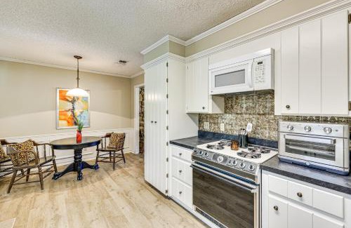 Redlick Maison | 4 Mi to Hospital Texarkana Family Home with Yard!