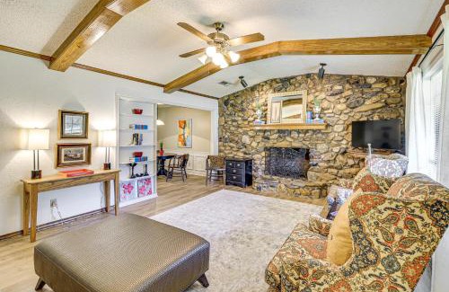 Redlick Maison | 4 Mi to Hospital Texarkana Family Home with Yard!