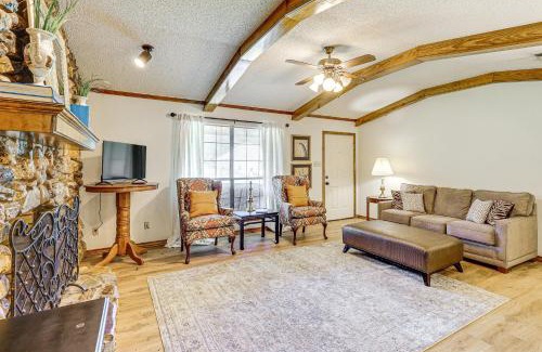 Redlick Maison | 4 Mi to Hospital Texarkana Family Home with Yard!