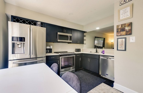 Humble Maison | 4 Mi to IAH: Suburban Houston Townhome