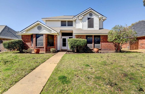 South Arlington Maison | 4 Mi to Joe Pool Lake Home in Grand Prairie