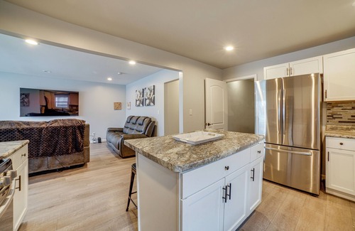 East Chicago Maison | 4 Mi to Lake Michigan: East Chicago Home w/ Grill