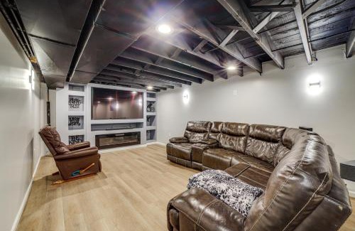 East Chicago Maison | 4 Mi to Lake Michigan East Chicago Home with Grill