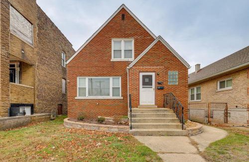 East Chicago Maison | 4 Mi to Lake Michigan East Chicago Home with Grill