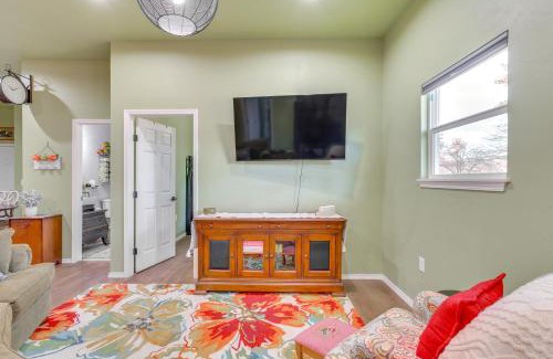 Guthrie Maison | 4 Mi to Lazy E Arena Horse Lovers Haven with Grill