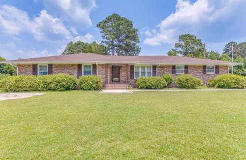 Loris Maison | 4 Mi to Loris Nature Park Family Home with Yard