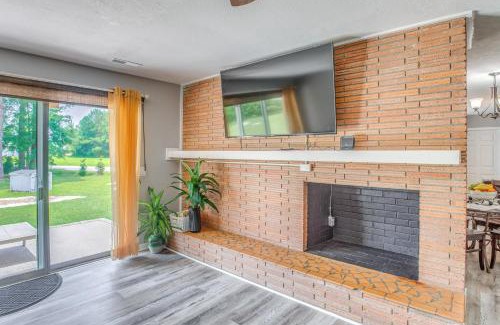 Loris Maison | 4 Mi to Loris Nature Park Family Home with Yard