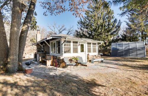 Elk River Appartement | 4 Mi to Main Street Riverfront Minnesota Cabin
