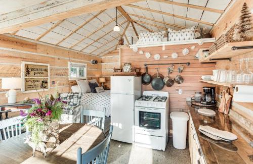 Elk River Appartement | 4 Mi to Main Street Riverfront Minnesota Cabin