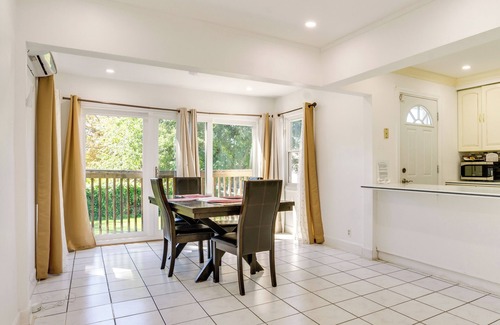 Englewood Appartement | 4 Mi to NYC, Shared Yard: Englewood Apartment!