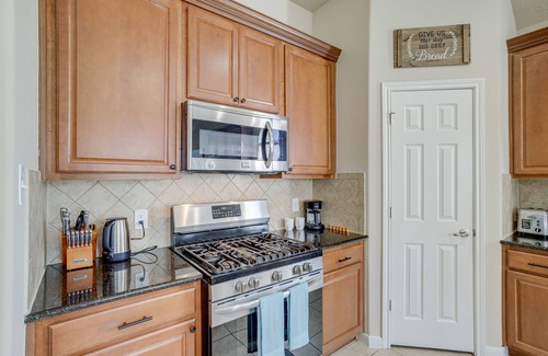 Spring Maison | 4 Mi to Six Flags: Spring Vacation Home