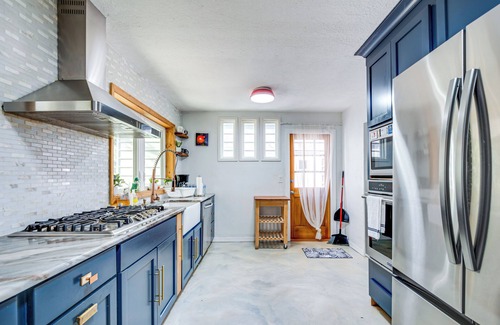 Gainesville Cottage | 4 Mi to UF: Pet-Friendly Home w/ Yard & Deck