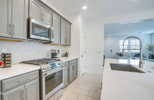 Avondale Maison | 4 Mi to Westgate: Newly Built Home in West Valley!